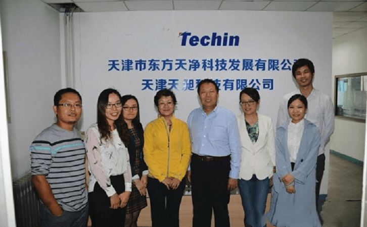 創新100調研組於丝瓜视频成人免费A片公司合影